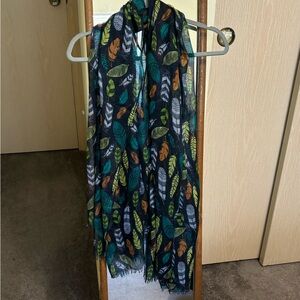 Thirty-One falling feathers navy blue scarf